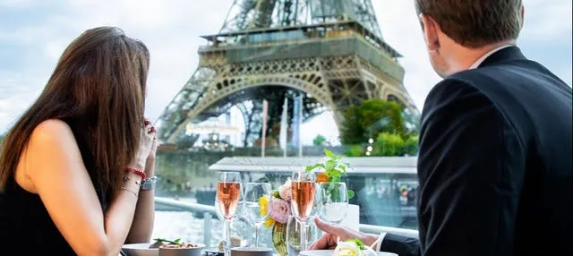 Crucero por el Sena desde la Torre Eiffel con comida