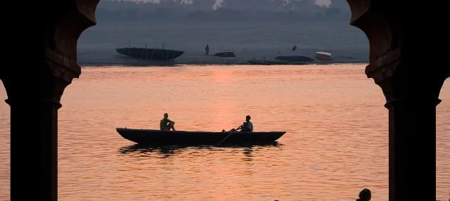 Paseo en barco al amanecer + Ceremonia Aarti