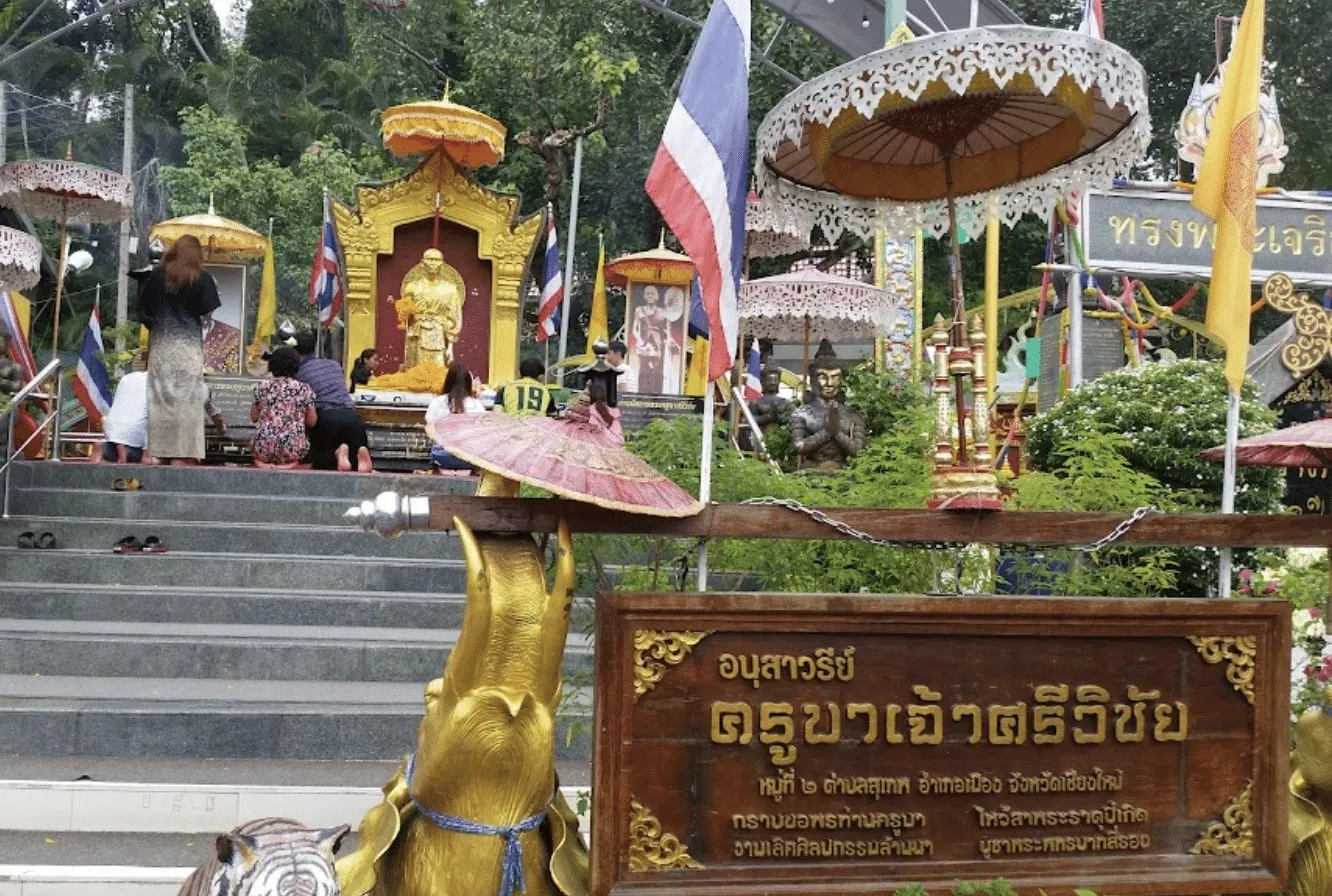 Tour lo mejor de Chiang Mai anocheciendo