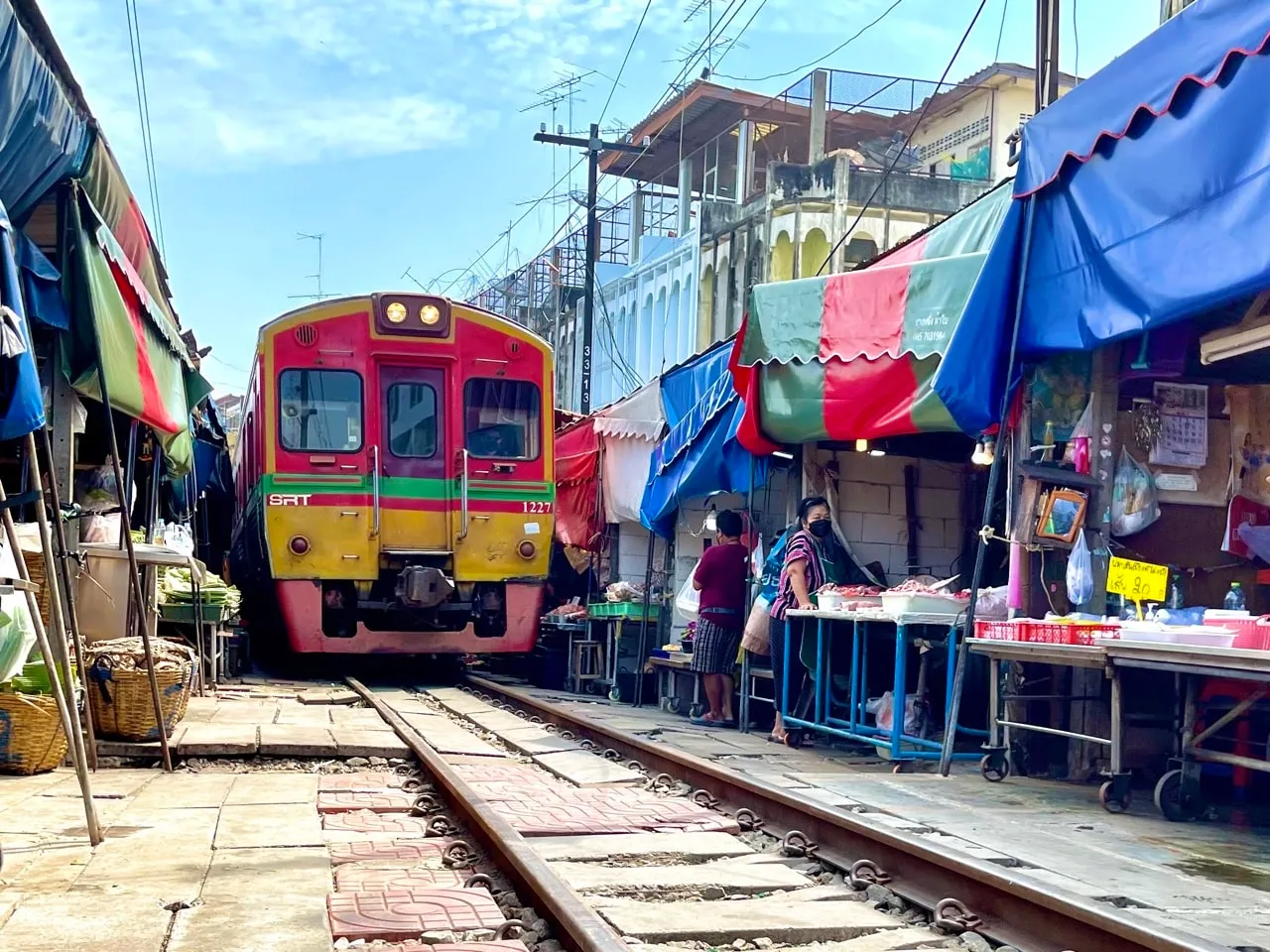 Tour por el mercado flotante y el mercado del tren