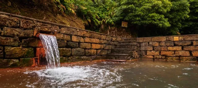 Excursión nocturna a las termas de Furnas