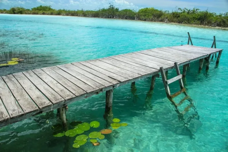 Paseo en velero por la laguna Bacalar