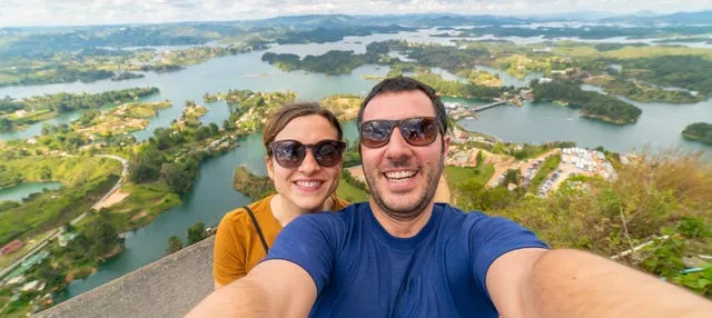 Paseo en barco privado por el embalse de Guatapé