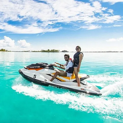 Visita a Guraidhoo, Bikini Beach y su isla local en Jet Ski