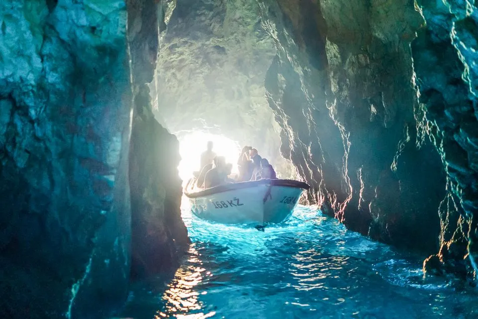 Excursión de un día a las 5 Islas con la Cueva Azul