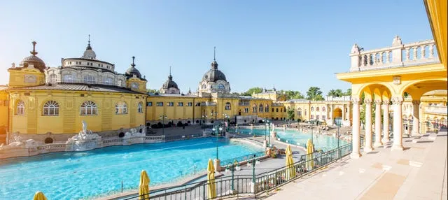 Entrada al Balneario Széchenyi