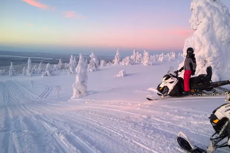 Excursión en motos de nieve por Rovaniemi