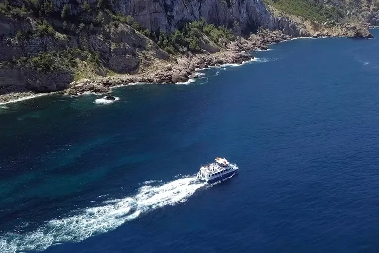 Excursión a Cala Saladeta y Ses Margalides en barco