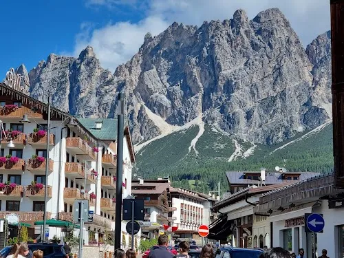 Cortina d'Ampezzo hero image
