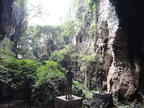 Phnom Sampov