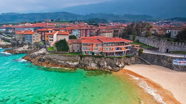 Llanes