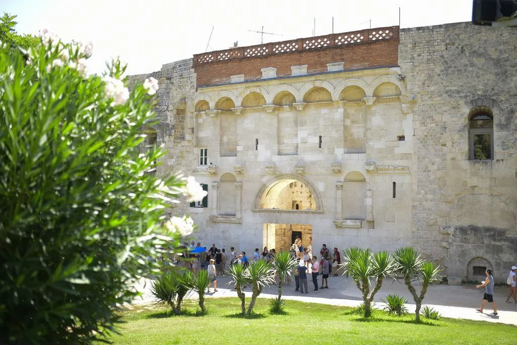 Puerta Aurea
