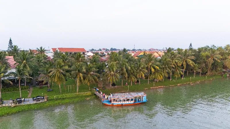 Vinh Hung Riverside Resort & Spa
