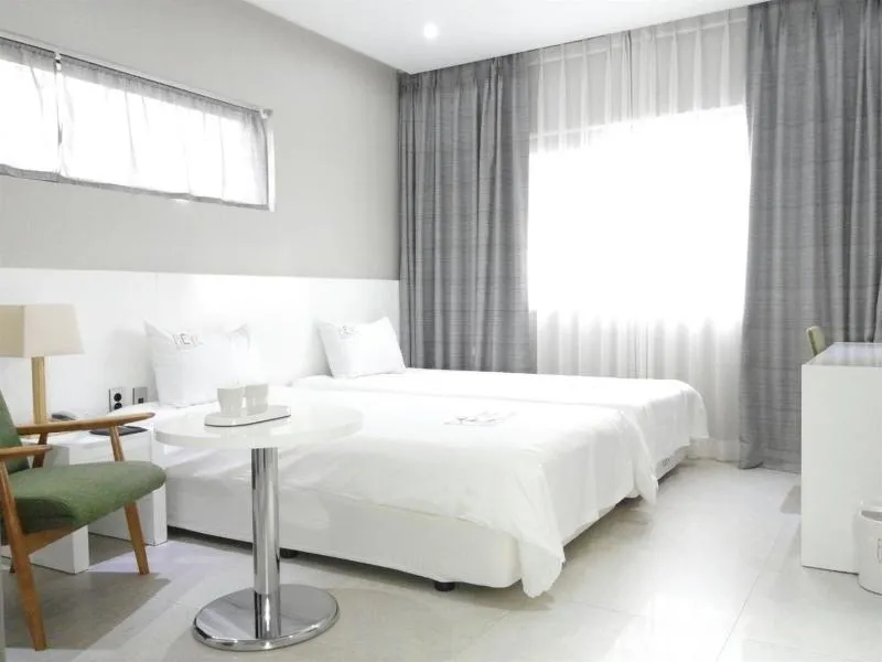 Reve Hotel Jeju
