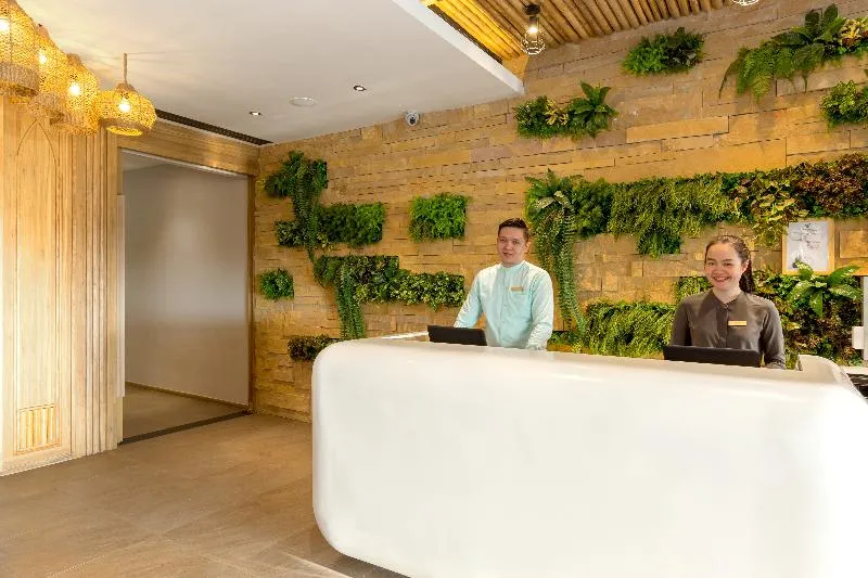 Oakwood Hotel Journeyhub Phuket