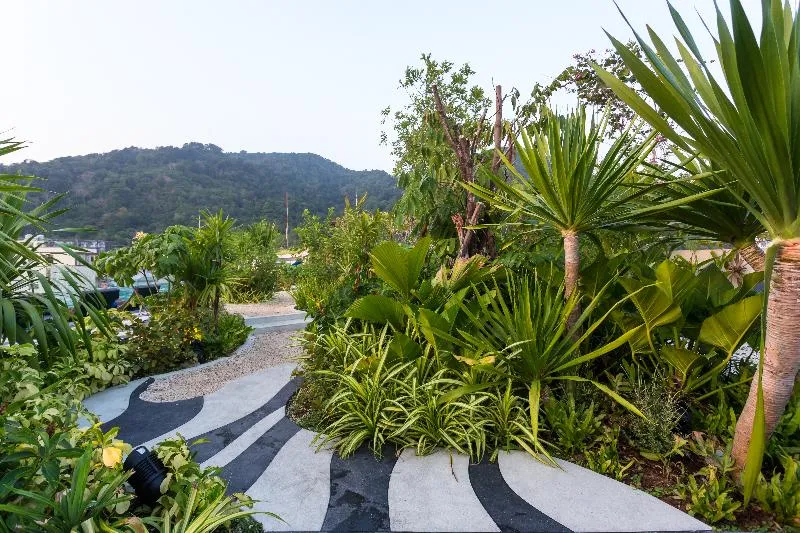 Oakwood Hotel Journeyhub Phuket