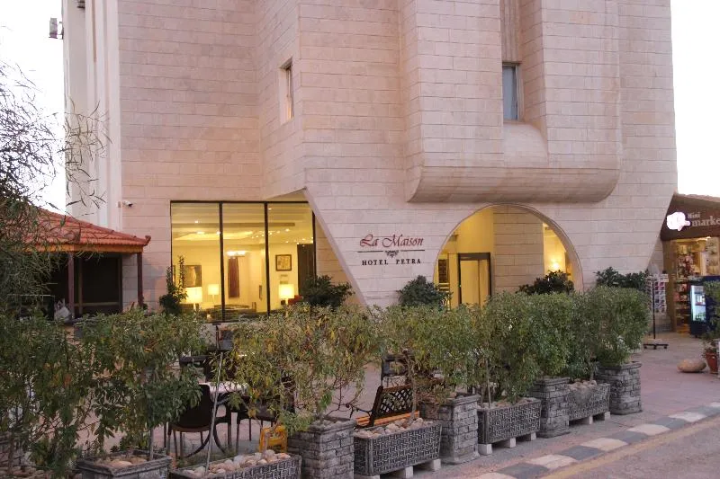 La Maison Hotel